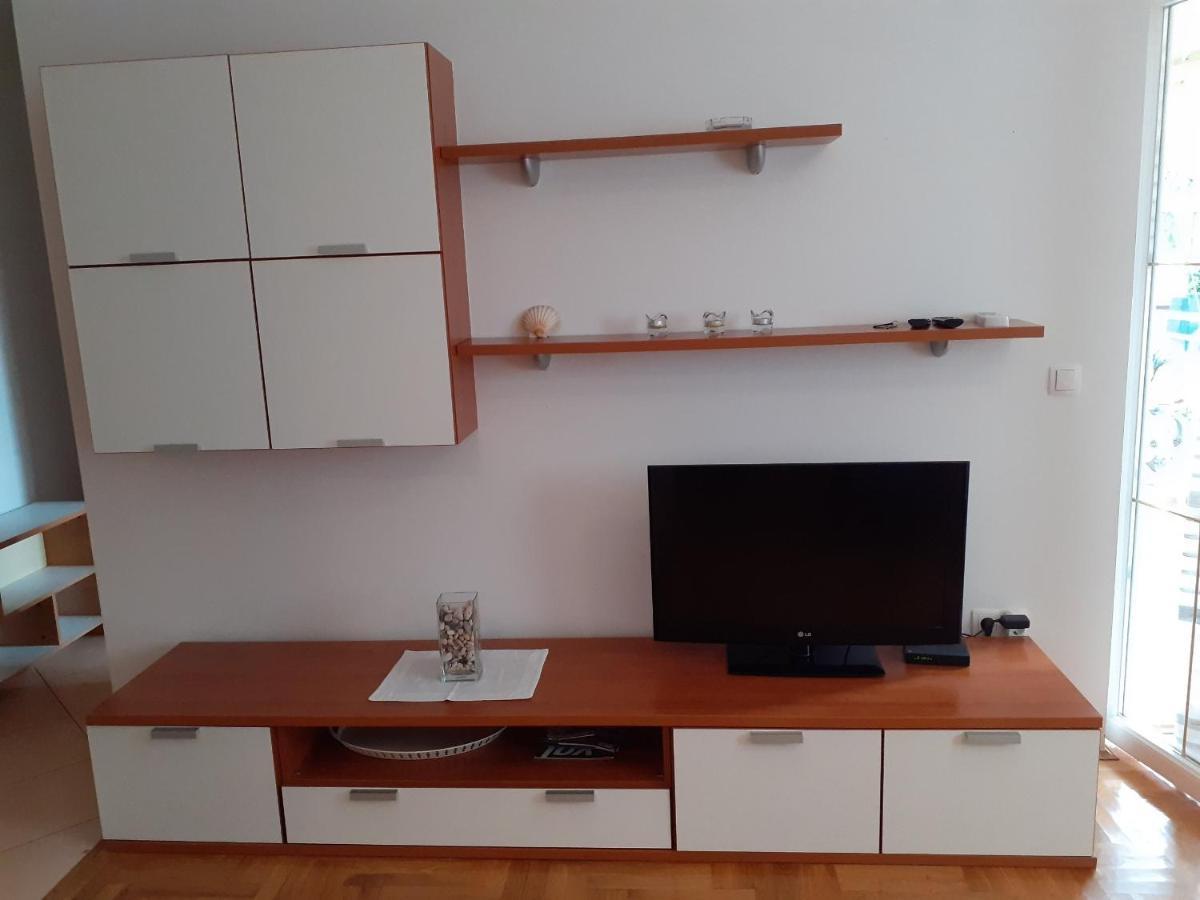 Apartment Conty On The Ground Floor Malinska Buitenkant foto