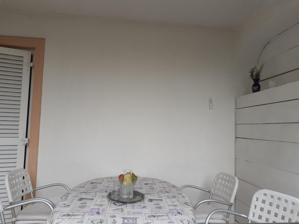 Apartment Conty On The Ground Floor Malinska Buitenkant foto