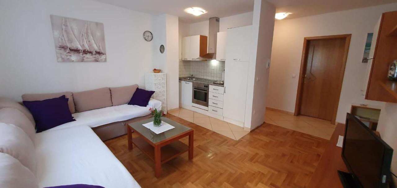 Apartment Conty On The Ground Floor Malinska Buitenkant foto