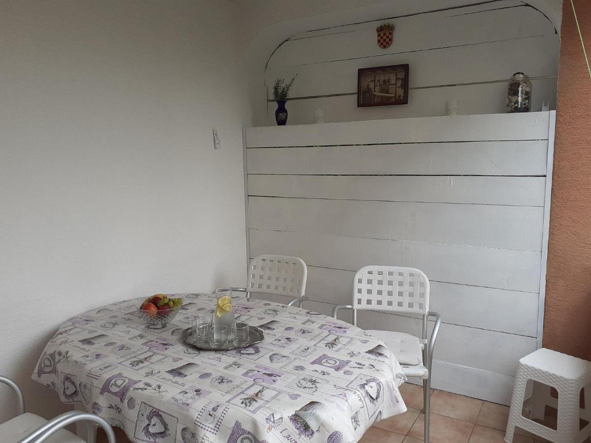 Apartment Conty On The Ground Floor Malinska Buitenkant foto